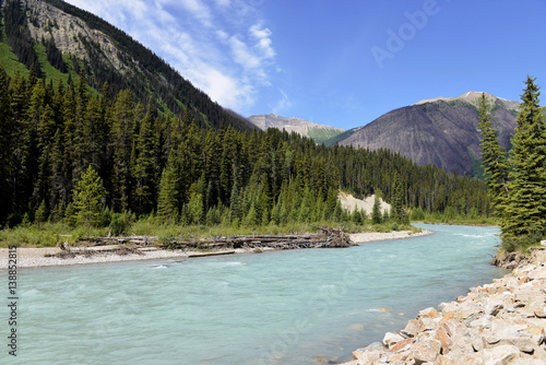 rivière de montagne au Canada
