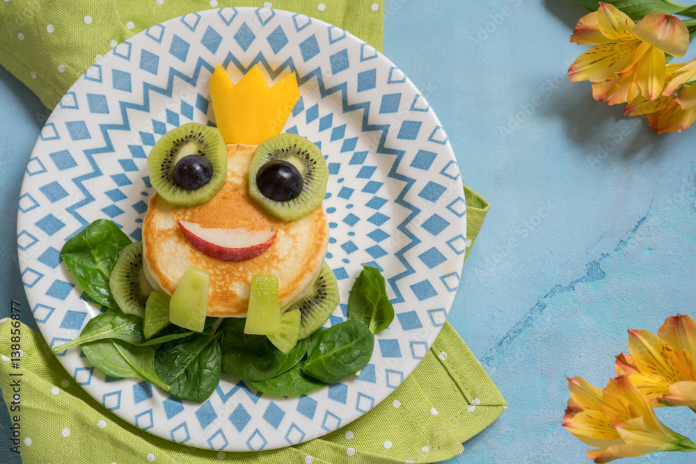Fototapeta premium Breakfast for kids - frog prince pancake