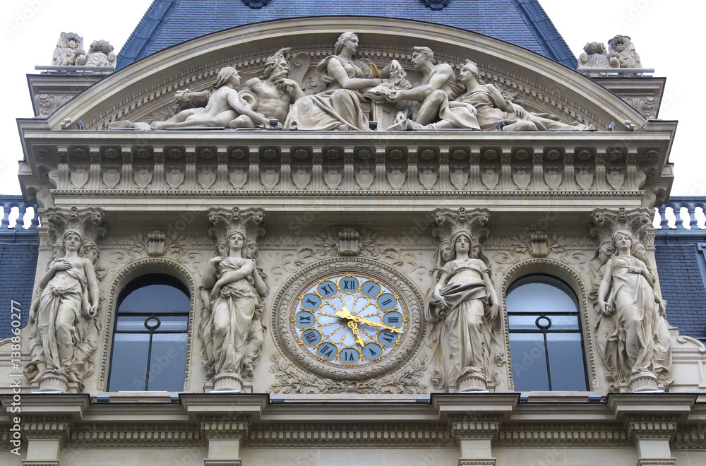 Paris - Horloge sur immeuble - Crédit Lyonnais