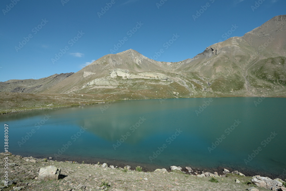 Lac des Estaris dans les Alpes, Champsaur