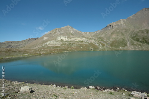 Lac des Estaris dans les Alpes, Champsaur