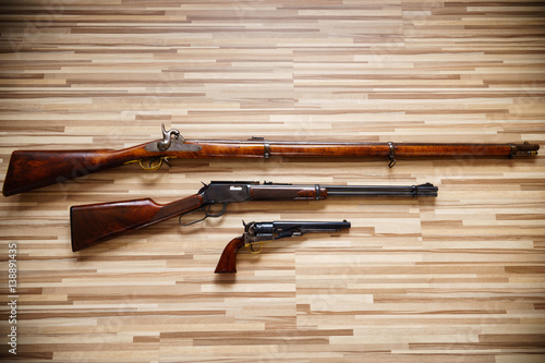 Cuadro en lienzo Classic American weapons on wooden background: Civil war rifle, Wild West rifle