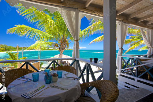 Fototapeta Naklejka Na Ścianę i Meble -  romantic lunch by the sea