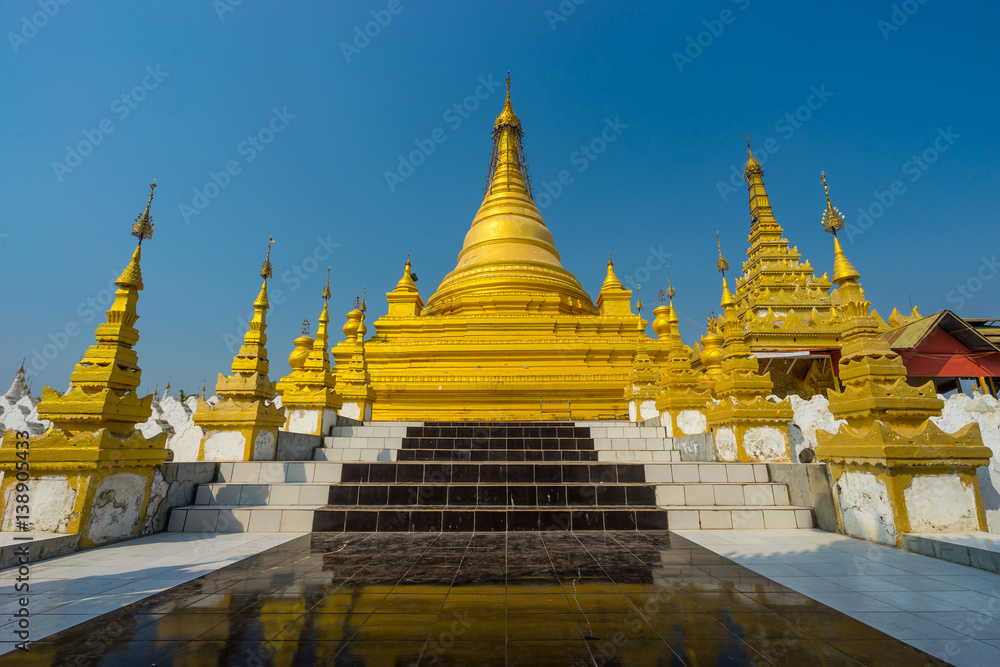 Fototapeta premium Sandawmani Paya temple, landmark of Mandalay city, Mandalay region, Myanmar