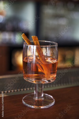 Fototapeta Naklejka Na Ścianę i Meble -  Cocktail on the bar with cinnamon sticks