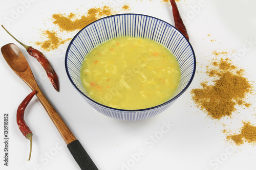 soupe au curry et lait de coco photo