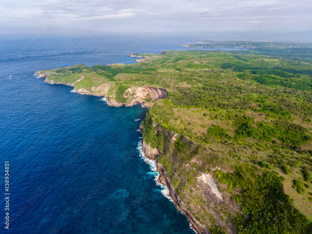 Obraz premium Aerial shot of the island of Nusa Penida, Indonesia