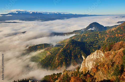 Fototapeta Naklejka Na Ścianę i Meble -  Pieniny - Polskie góry jesienią widok na Tatry
