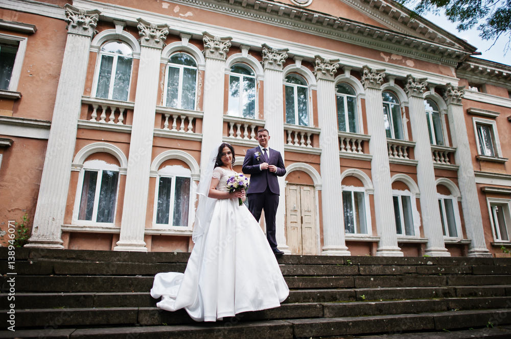 Fototapeta premium Solid wedding couple background old building with columns.