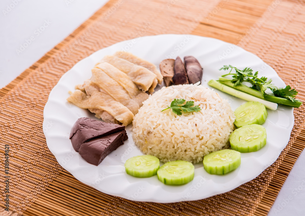 hainanese chicken rice in plate