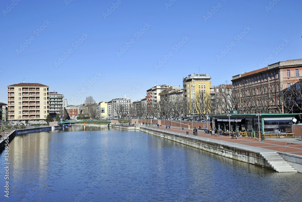 Obraz premium Milano - Anticipo di primavera sui navigli - darsena