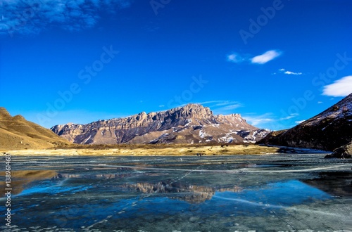 Wallpaper Mural замерзшее озеро в горном ущелье, весна, горные склоны, природа Северного Кавказа, красивый пейзаж Torontodigital.ca