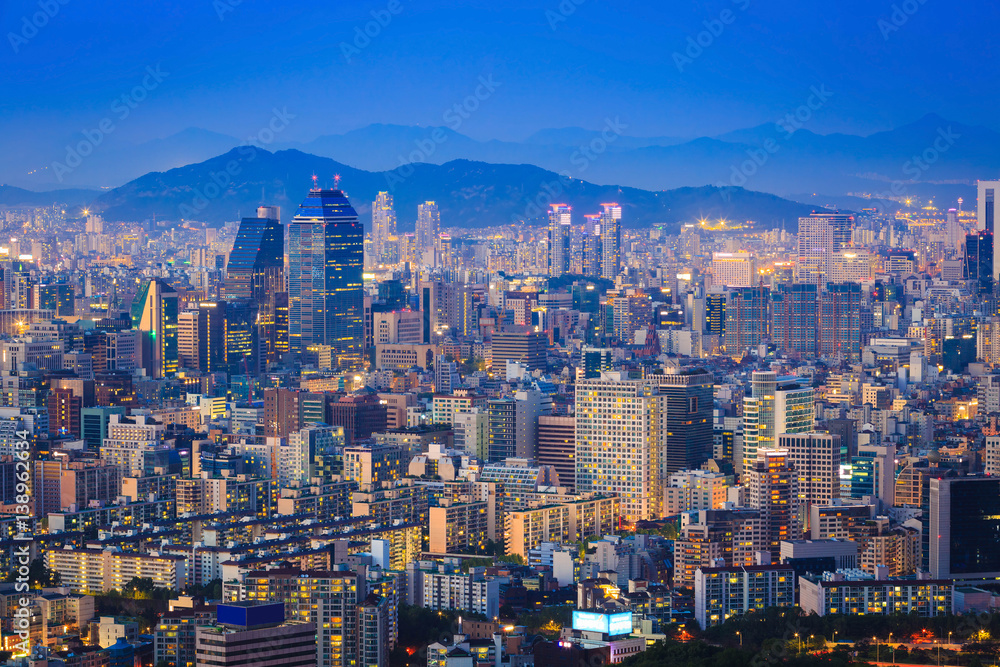 Naklejka premium Panoramę miasta Seul w nocy, Korea Południowa.