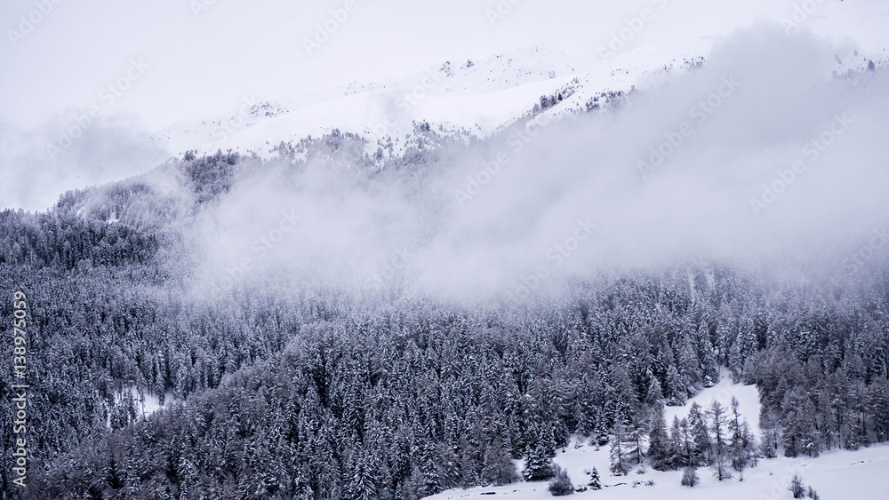 Obraz premium Snow covered scenery in Italy