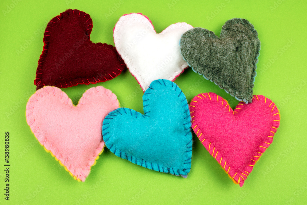 Obraz premium Corazones de fieltro