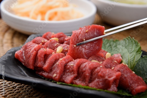 korean style raw beef sashimi