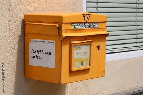Gelber Briefkasten