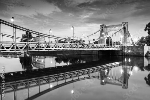 Obraz na płótnie Gurnwaldzki bridge, Wroclaw, black and white applied w salonie