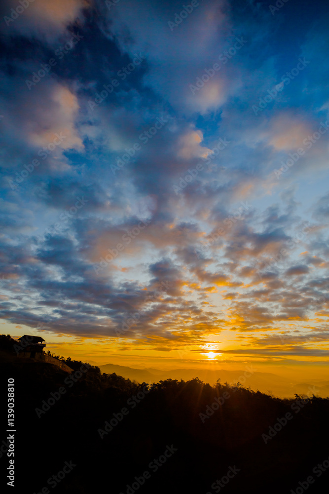 鬼ノ城 日本の古代山城 鬼城山からの日の出stock Photo Adobe Stock