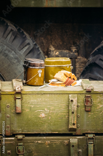 Fotografi Pots for soldiers on food