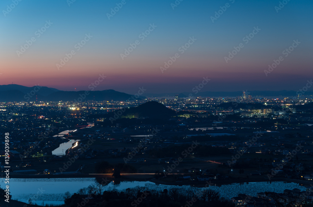 Fototapeta premium 夕景 香川県高松市と三木町の街並み