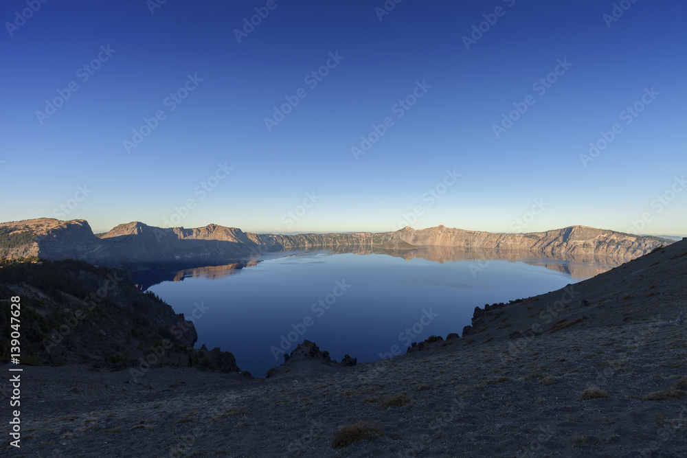Fototapeta premium Crater Lake Sunrise - Sunrises on Crater Lake National Park.