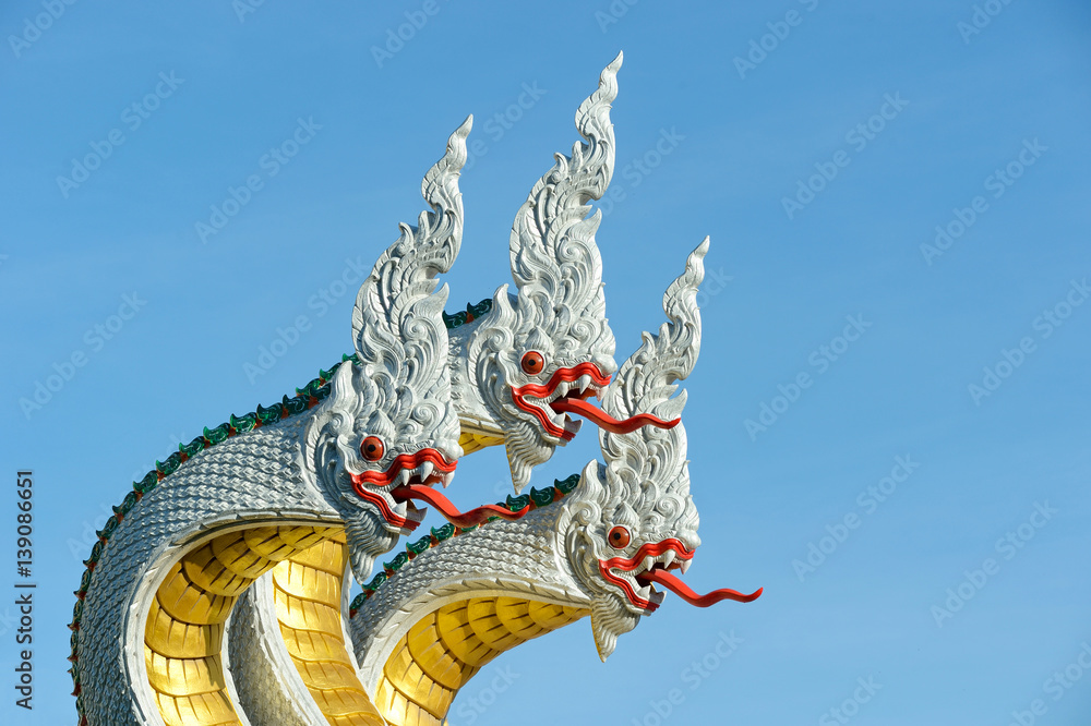 Fototapeta premium WAT MUANG serpent