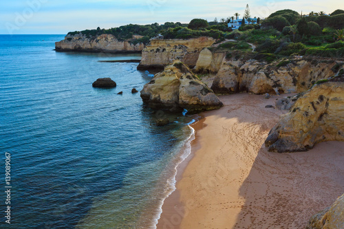  Praia dos Beijinhos (Lagoa, Portugal).