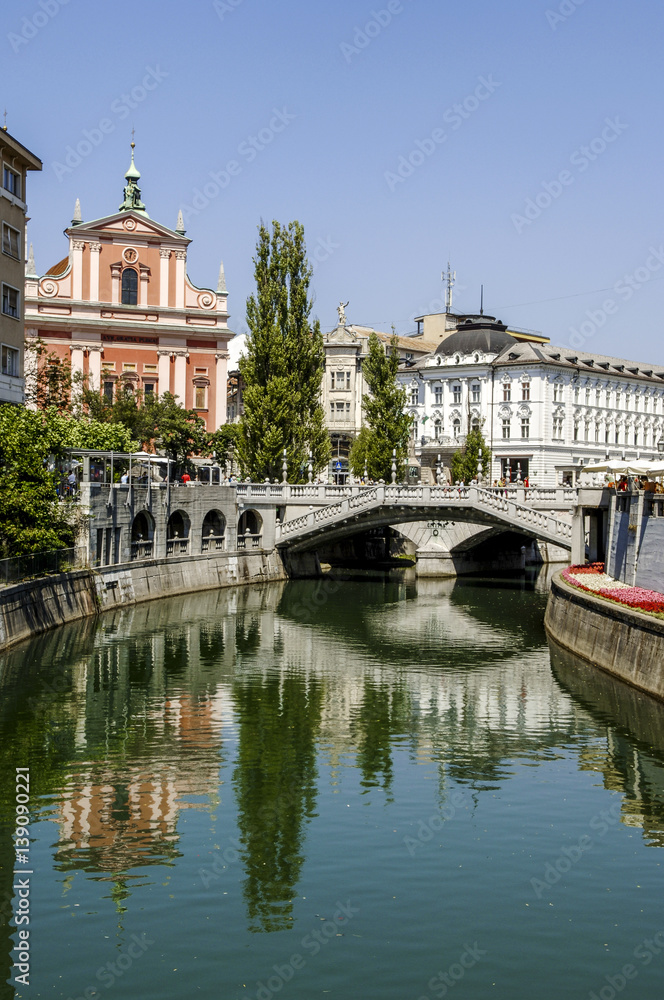 Ljubljana, Tromostovje (Three Bridges, Plecnik), in background F