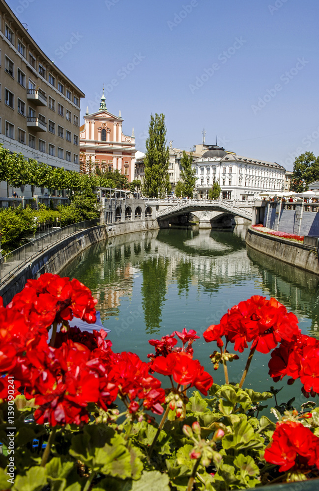 Ljubljana, Tromostovje (Three Bridges, Plecnik), in background F