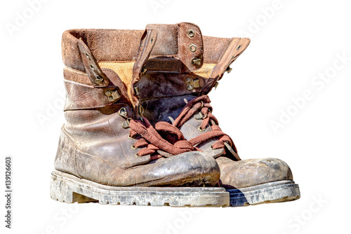 Abgenutzte Wanderschuhe, freigestellt