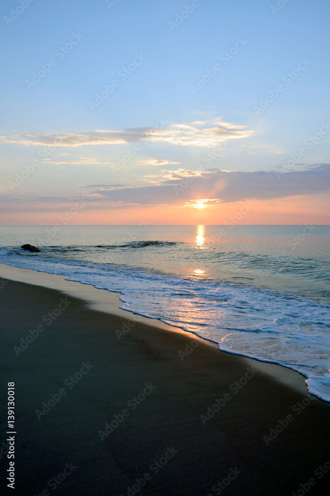 Fototapeta premium Soothing Summer Seas at Sunrise on the Shore