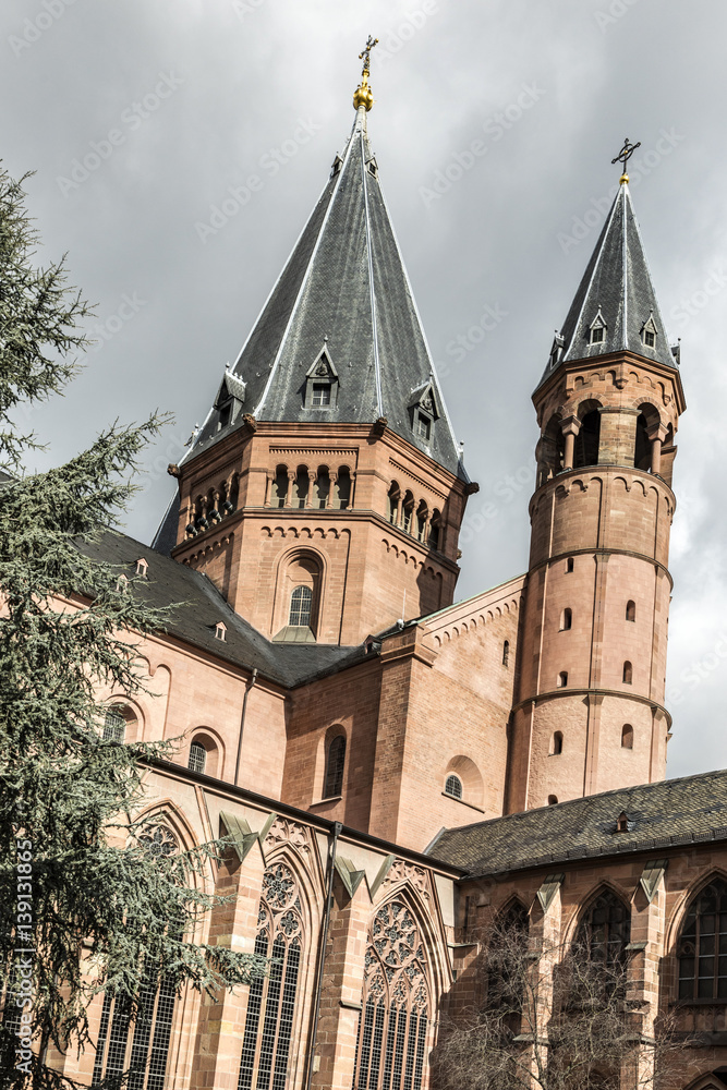 Mainzer Dom cathedral in Mainz in Germany Mainzer Dom cathedral in Mainz in Germany