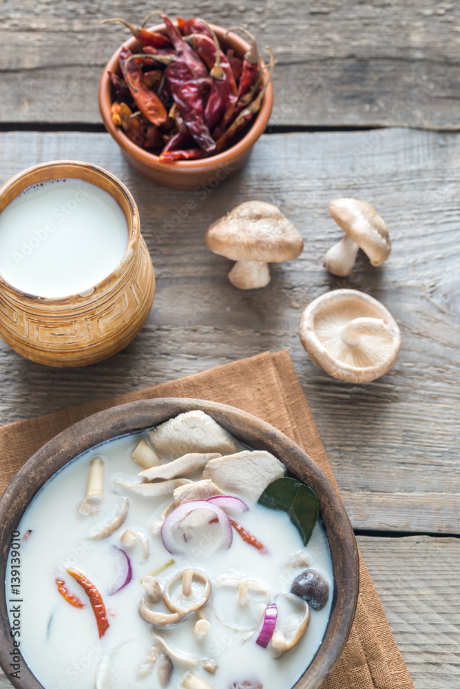 Fototapeta premium Bowl of thai tom kha kai soup