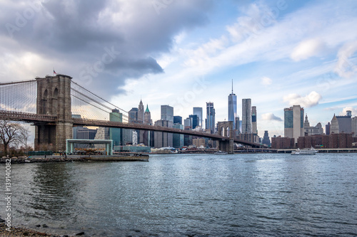 Fototapeta Naklejka Na Ścianę i Meble -  Brooklyn Bridge and Manhattan Skyline - New York, USA