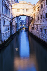 Fototapete Seufzerbrücke Seufzerbrücke Venedig kunstvolle Steinfassade  © Henryk Sadura