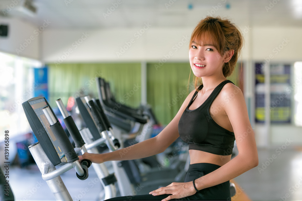 Asian young woman in sport wear doing sport in gym.