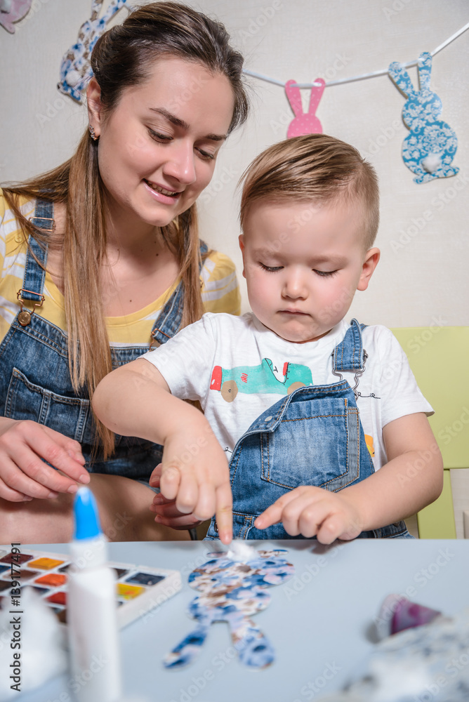 Fototapeta premium mother with kid paint and drawing