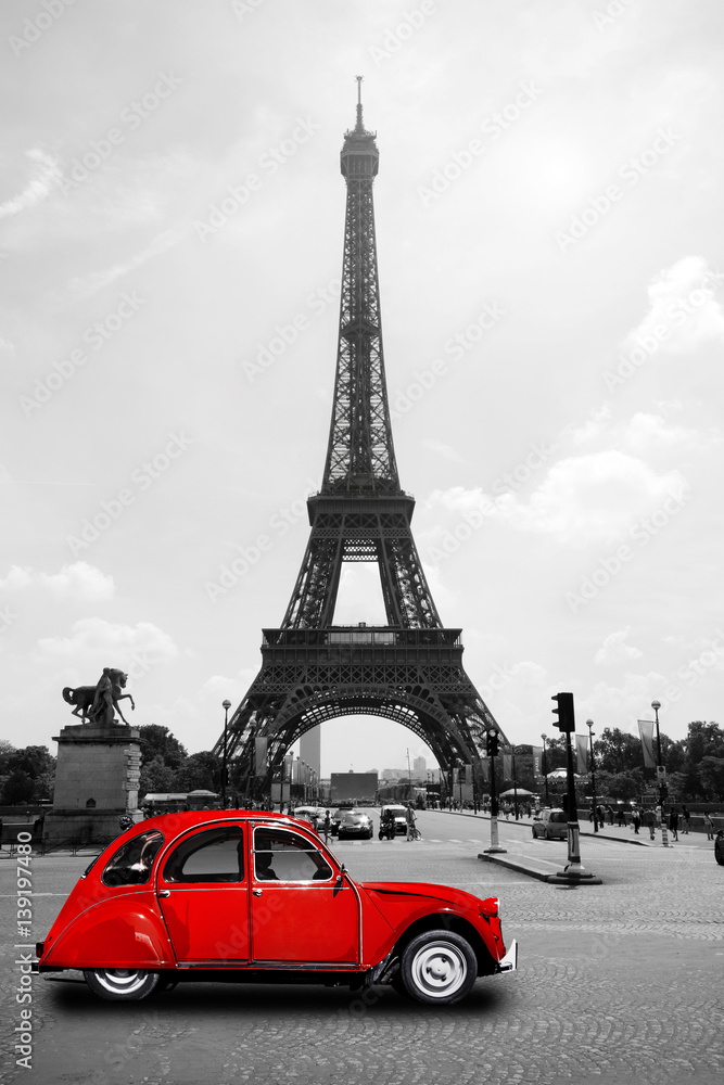 Fototapeta premium Wieża Eifla w Paryż z czerwoną kaczką - wycieczka turysyczna Eiffel Eiffeltower