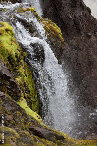 Cascata di acqua calda in islanda