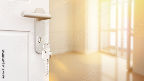 Offene Tür mit Schlüssel in neuer Wohnung
