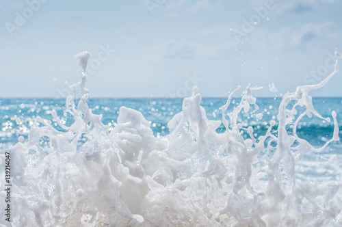 Slika na platnu sea wave splash, abstract blurred out of focus background