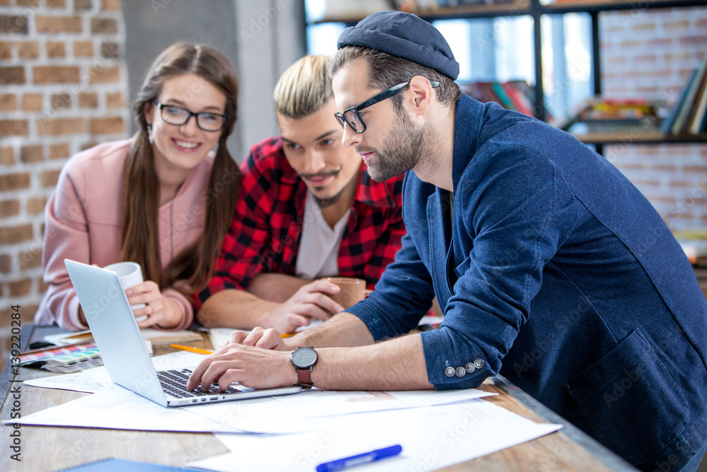 Obraz premium Designers working at project