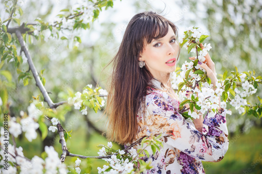 Naklejka premium woman in a cherry garden