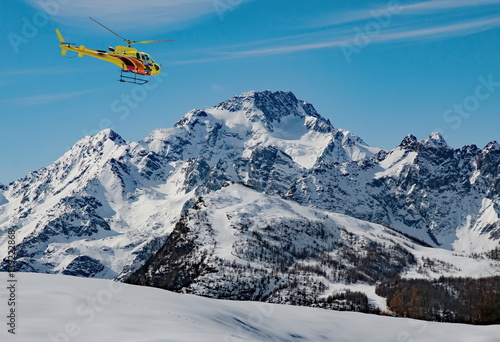 Elicottero in volo sul monte Diosgrazia, Valtellina, Italy