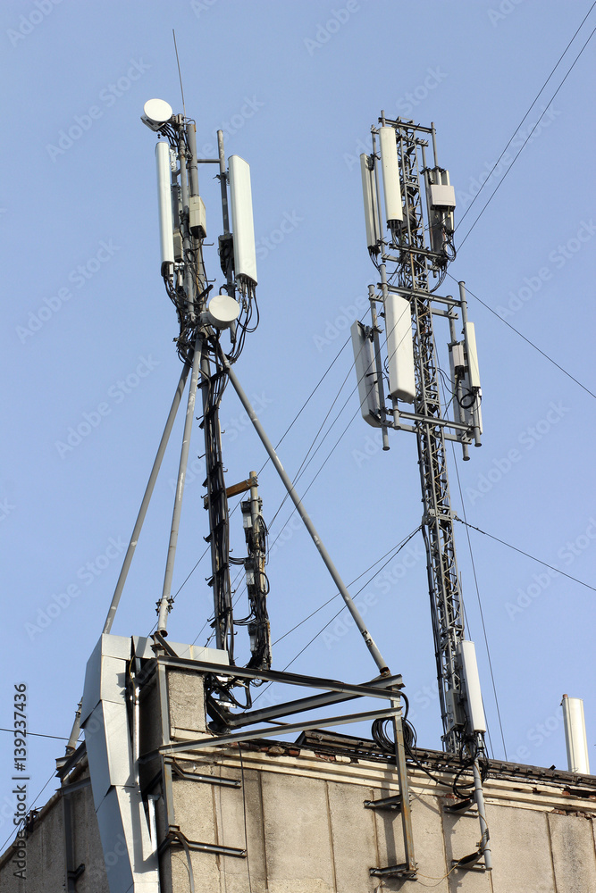 Cellular antenna on the roof