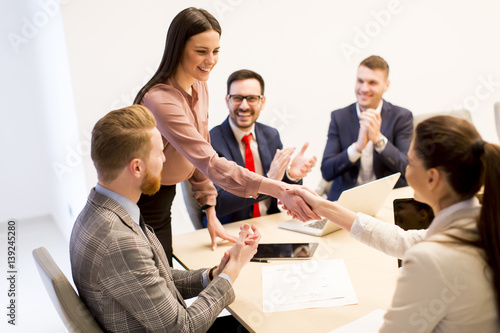 Business people shaking han...