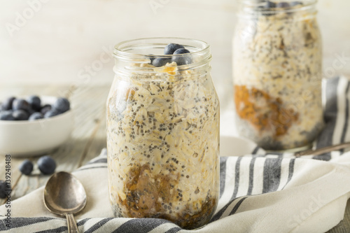 Bild auf Leinwand Healthy Homemade Overnight Oats Oatmeal