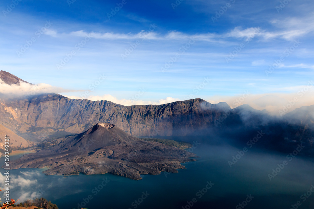 Fototapeta premium Gunung Barujari active volcanic cone in the Segara Anak crater lake 2000ft below