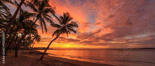 Fototapeta Naklejka Na Ścianę i Meble -  Sunset on Fiji beach